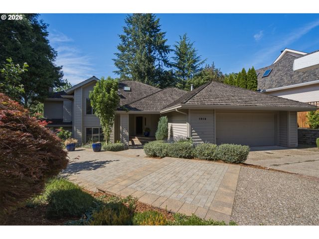 1912 SUNBURST Ter, West Linn, OR 97068