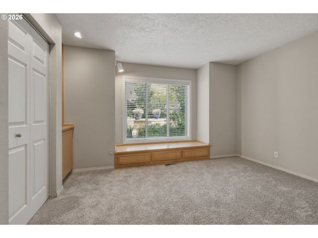 1912 SUNBURST Ter, West Linn, OR 97068