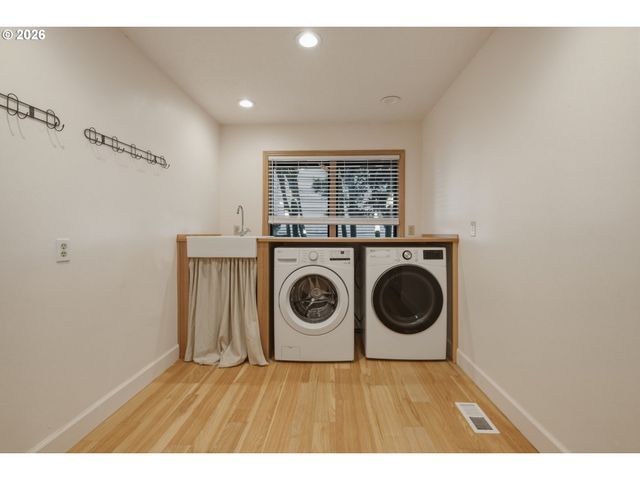 1912 SUNBURST Ter, West Linn, OR 97068
