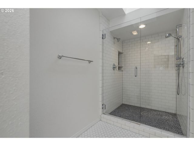 1912 SUNBURST Ter, West Linn, OR 97068