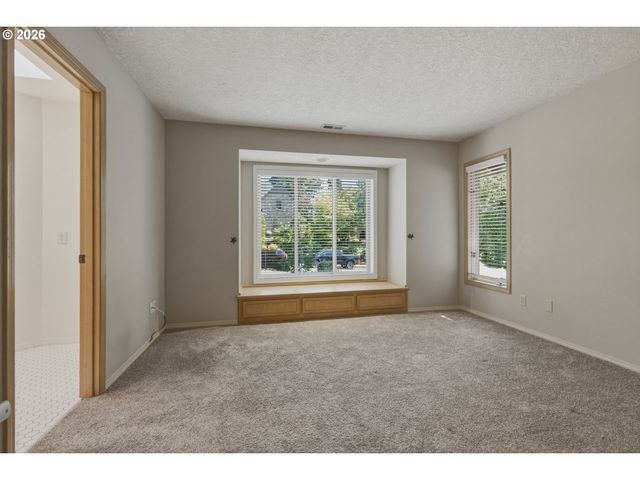 1912 SUNBURST Ter, West Linn, OR 97068