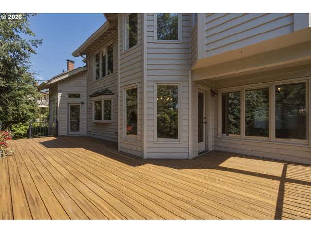 1912 SUNBURST Ter, West Linn, OR 97068