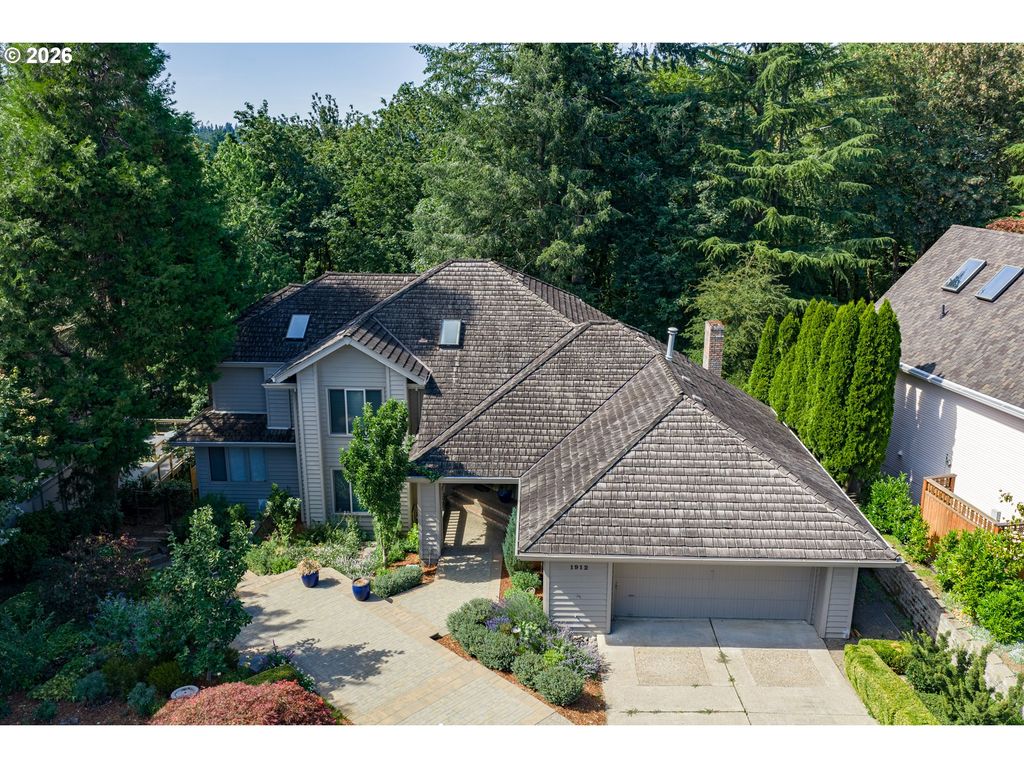 1912 SUNBURST Ter, West Linn, OR 97068