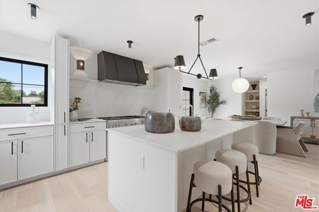 3647 Barry Avenue, Los Angeles, CA 90066