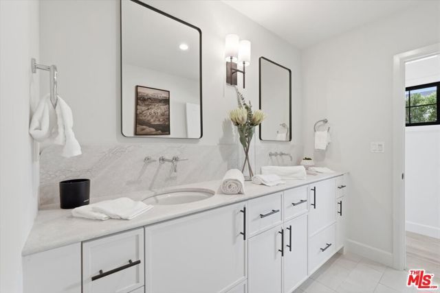 3647 Barry Avenue, Los Angeles, CA 90066
