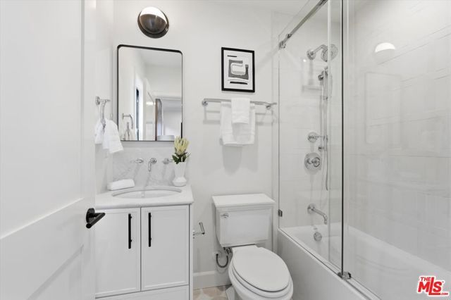 3647 Barry Avenue, Los Angeles, CA 90066