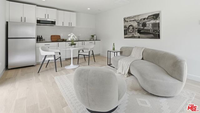 3647 Barry Avenue, Los Angeles, CA 90066