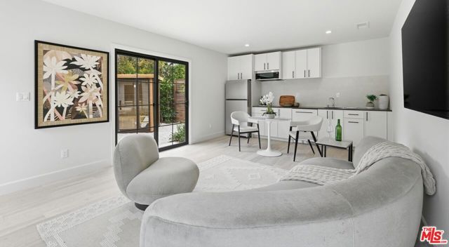 3647 Barry Avenue, Los Angeles, CA 90066