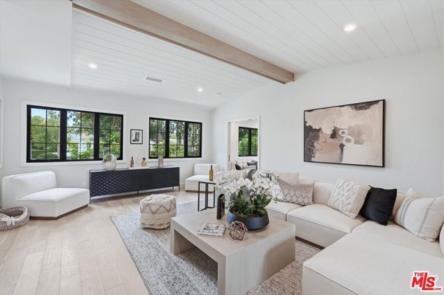 3647 Barry Avenue, Los Angeles, CA 90066