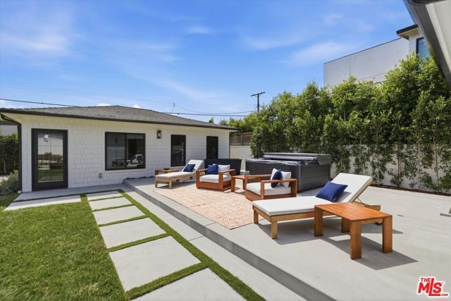 3647 Barry Avenue, Los Angeles, CA 90066