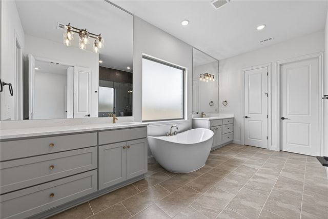 8900 W Comet Drive, Bentonville, AR 72713