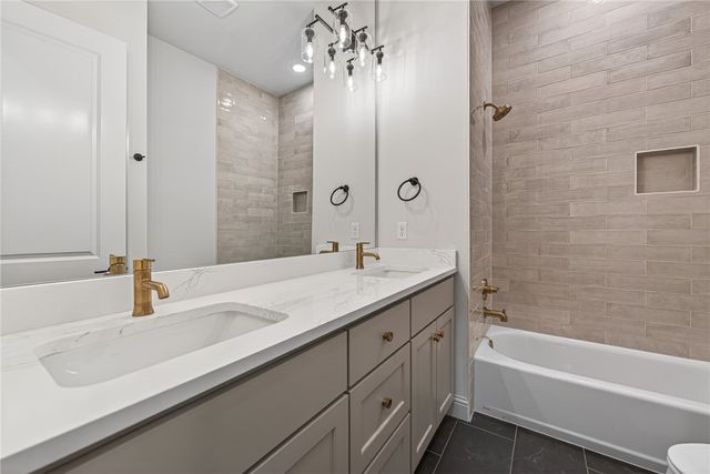 8900 W Comet Drive, Bentonville, AR 72713
