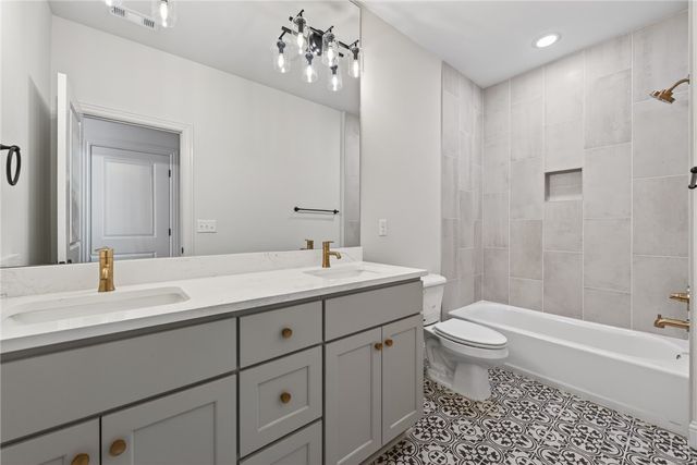 8900 W Comet Drive, Bentonville, AR 72713