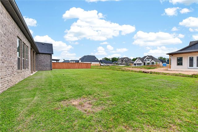 8900 W Comet Drive, Bentonville, AR 72713