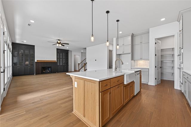 8900 W Comet Drive, Bentonville, AR 72713