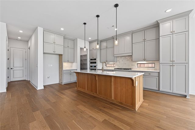 8900 W Comet Drive, Bentonville, AR 72713