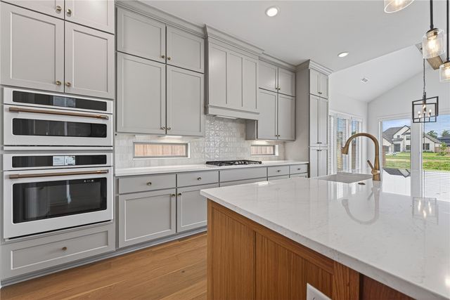 8900 W Comet Drive, Bentonville, AR 72713