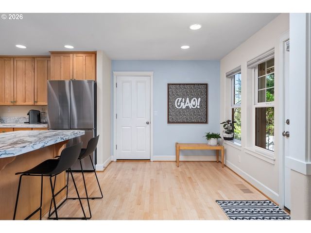 2306 Nw MILLER Rd, Portland, OR 97229