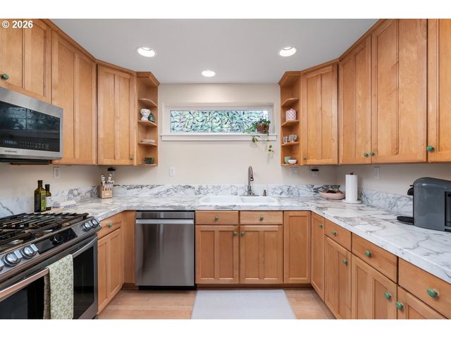 2306 Nw MILLER Rd, Portland, OR 97229