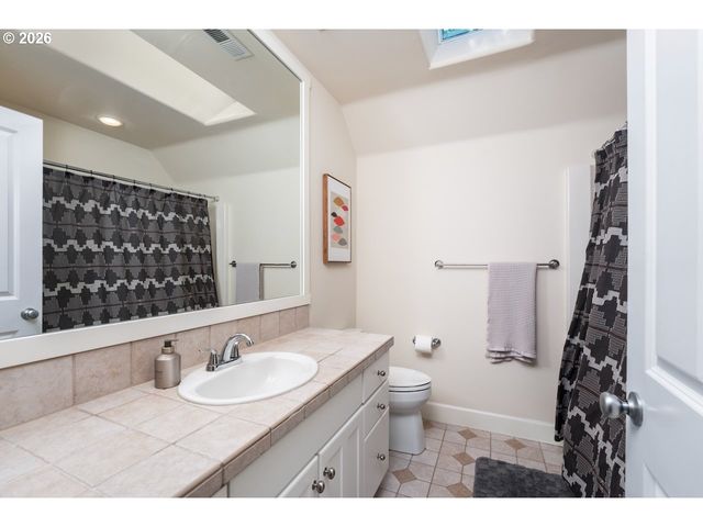2306 Nw MILLER Rd, Portland, OR 97229