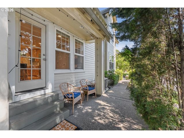 2306 Nw MILLER Rd, Portland, OR 97229