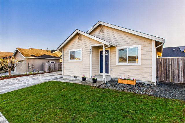 1695-1697 Oakdale Drive Drive, Mckinleyville, CA 95519