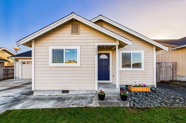 1695-1697 Oakdale Drive Drive, Mckinleyville, CA 95519