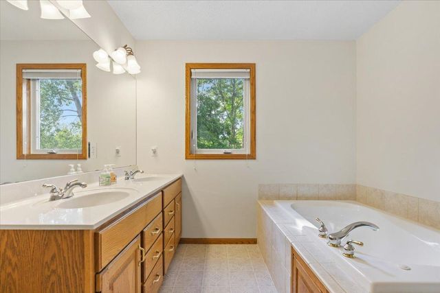 8549 Woodland Curve, Saint Bonifacius, MN 55375