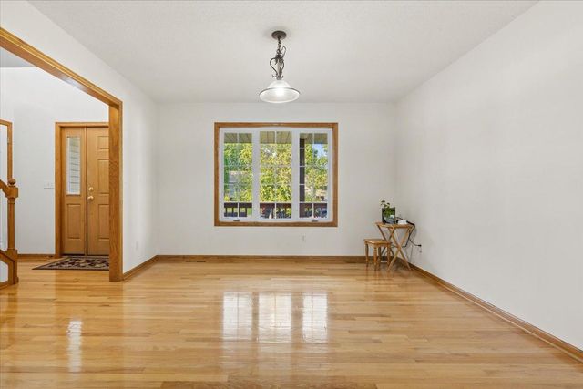 8549 Woodland Curve, Saint Bonifacius, MN 55375