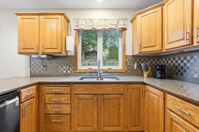 8549 Woodland Curve, Saint Bonifacius, MN 55375
