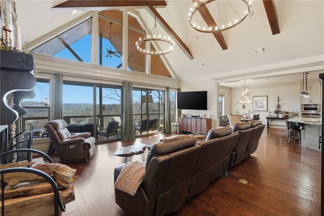 663 County Road 153, Eureka Springs, AR 72632