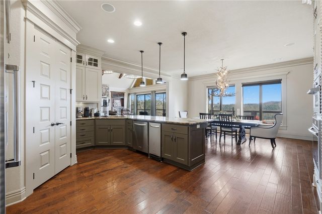 663 County Road 153, Eureka Springs, AR 72632