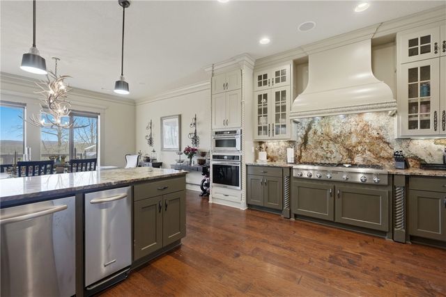 663 County Road 153, Eureka Springs, AR 72632