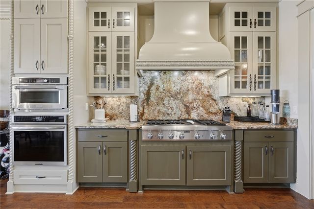 663 County Road 153, Eureka Springs, AR 72632