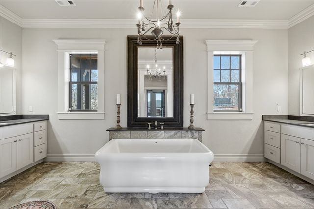 663 County Road 153, Eureka Springs, AR 72632