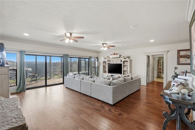 663 County Road 153, Eureka Springs, AR 72632