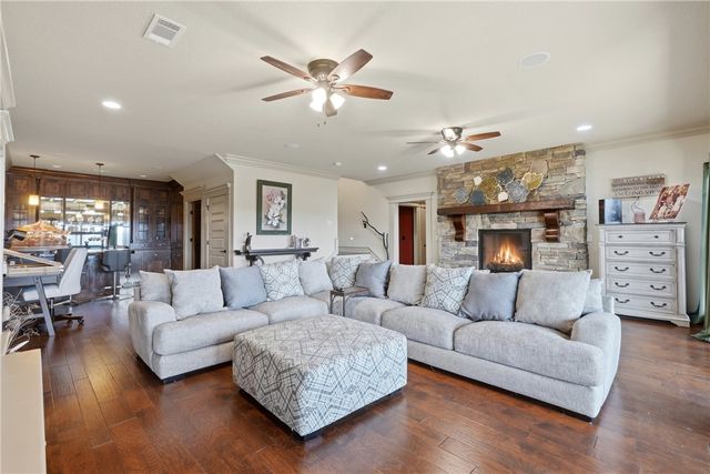 663 County Road 153, Eureka Springs, AR 72632