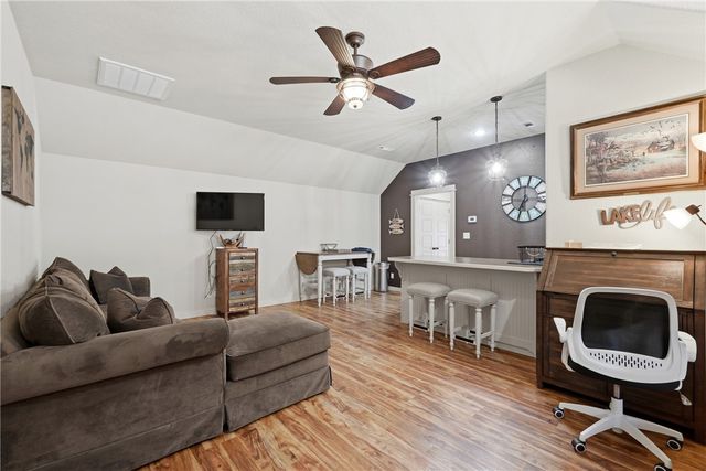 663 County Road 153, Eureka Springs, AR 72632