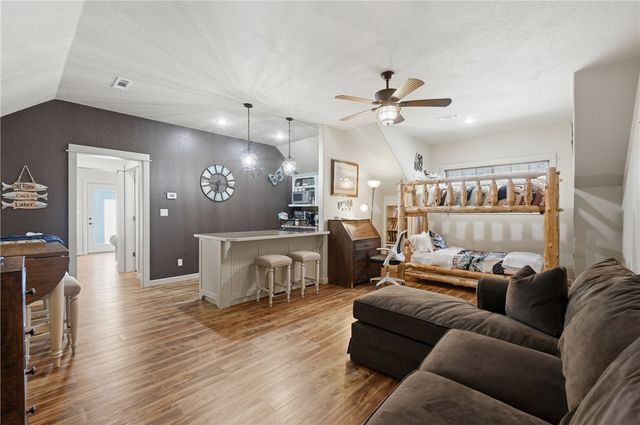 663 County Road 153, Eureka Springs, AR 72632