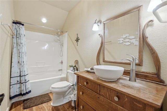 663 County Road 153, Eureka Springs, AR 72632