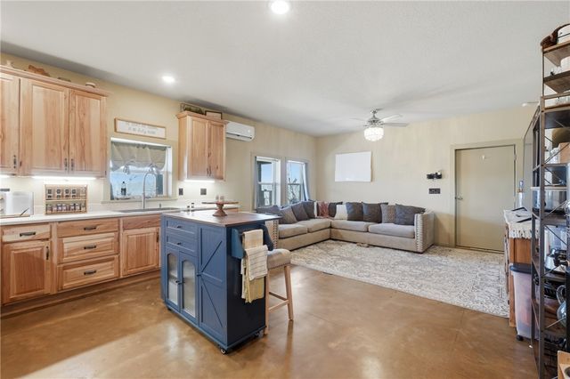 663 County Road 153, Eureka Springs, AR 72632