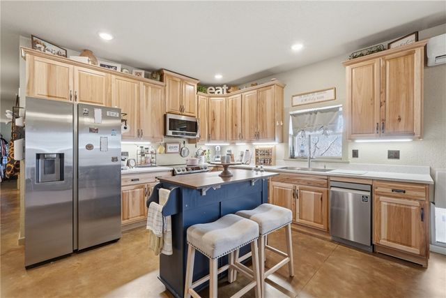 663 County Road 153, Eureka Springs, AR 72632