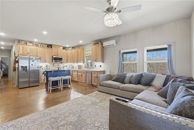 663 County Road 153, Eureka Springs, AR 72632