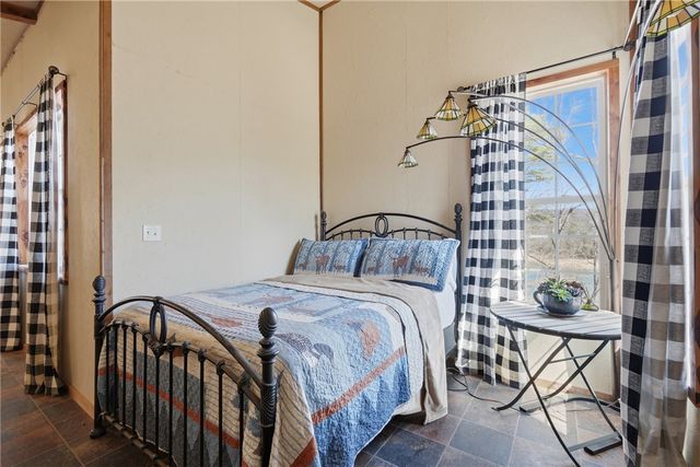 663 County Road 153, Eureka Springs, AR 72632