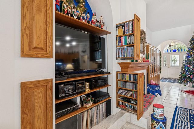 928 OAKVIEW ROAD, Tarpon Springs, FL 34689