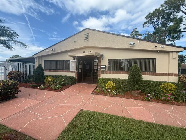 617 Sea Pine Way B1, Greenacres, FL 33415