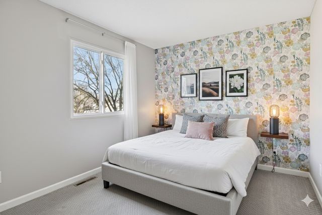 1479 Goodwin Avenue N, Oakdale, MN 55128