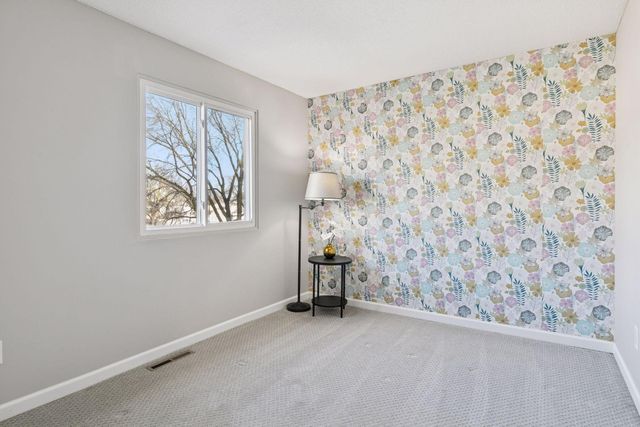 1479 Goodwin Avenue N, Oakdale, MN 55128