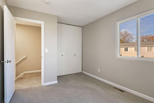 1479 Goodwin Avenue N, Oakdale, MN 55128