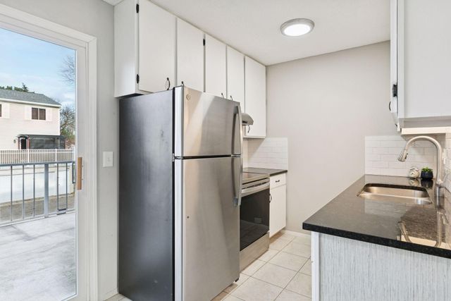 1479 Goodwin Avenue N, Oakdale, MN 55128